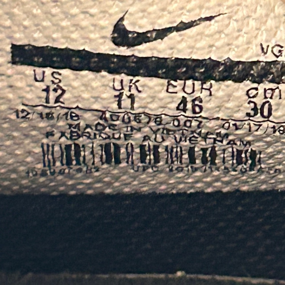 Nike Shoes Mens 12 Black Phantom Venom Academy IC Indoor Soccer Volt AO0570-007 - Picture 2 of 12
